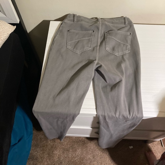 Capris - Picture 1 of 2